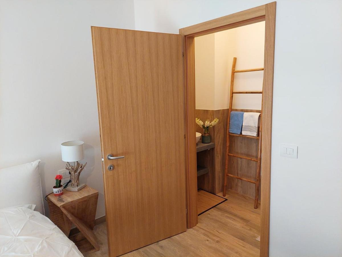 La Bougainville - Luxury Apartment Torbole Sul Garda Eksteriør billede