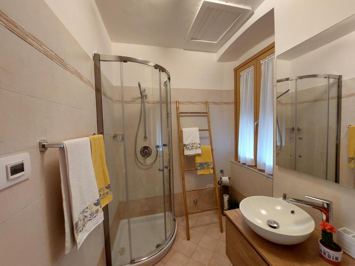 La Bougainville - Luxury Apartment Torbole Sul Garda Eksteriør billede