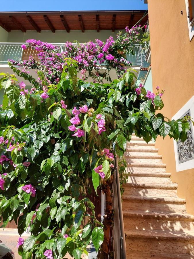 La Bougainville - Luxury Apartment Torbole Sul Garda Eksteriør billede