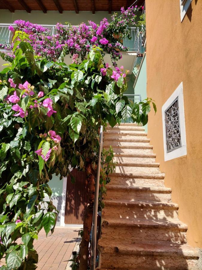 La Bougainville - Luxury Apartment Torbole Sul Garda Eksteriør billede