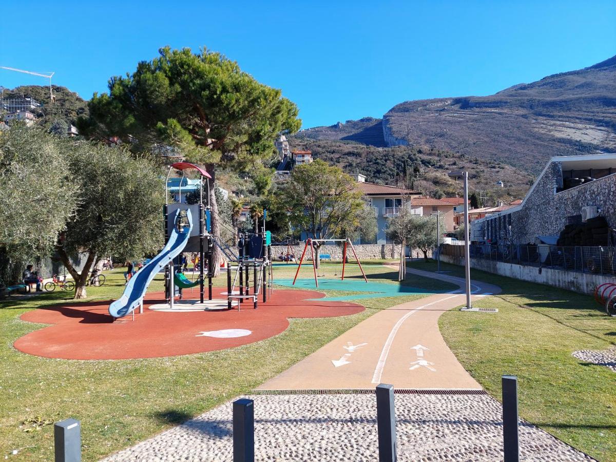 La Bougainville - Luxury Apartment Torbole Sul Garda Eksteriør billede