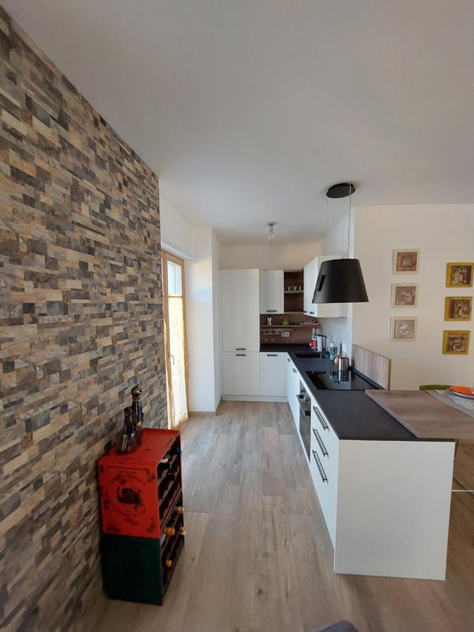 La Bougainville - Luxury Apartment Torbole Sul Garda Eksteriør billede